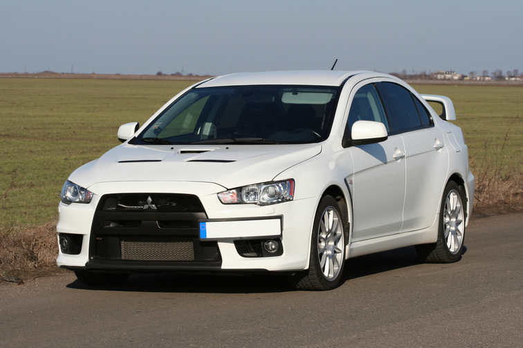 Mitsubishi Lancer Evolution X image 2