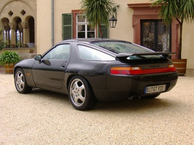 Porsche 928